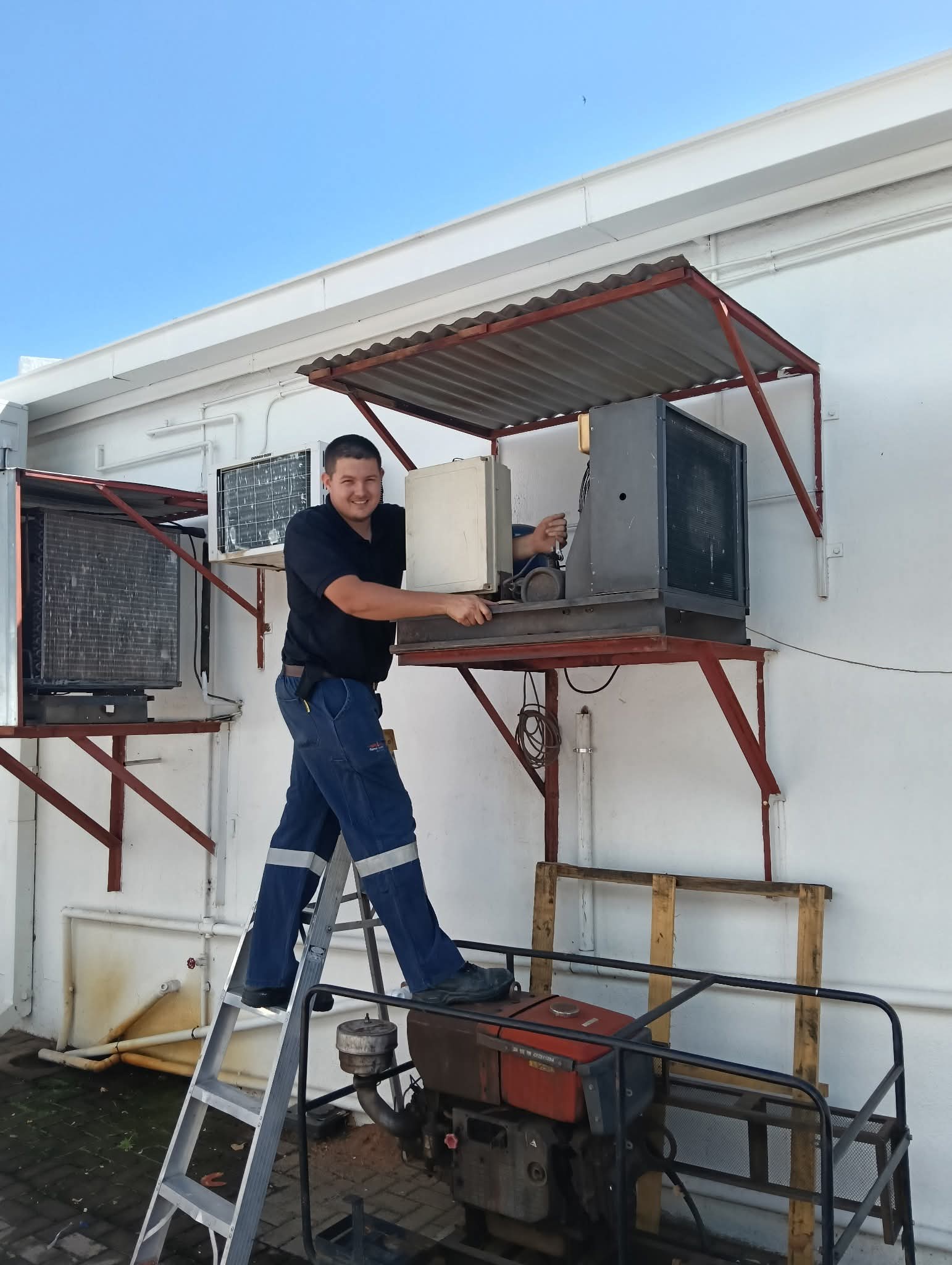 Artic Airconditioning technician servicing cold room refrigeration unit